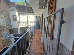 A Due passi dal lago-A STONES THROW FROM THE LAKE