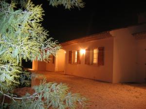 Maisons de vacances DOMAINE DE LA COLLINE- compose de 2 villas jumelees louees ensemble, 8 ch,16 pers -Cadre enchanteur - Piscine cloturee-RAMATUELLE : photos des chambres