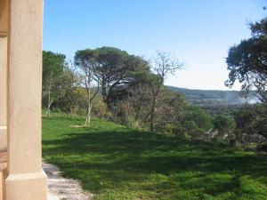 Maisons de vacances DOMAINE DE LA COLLINE- compose de 2 villas jumelees louees ensemble, 8 ch,16 pers -Cadre enchanteur - Piscine cloturee-RAMATUELLE : photos des chambres