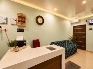 HOTEL VARANASI DV - Near Shree Kashi Vishwanath Temple