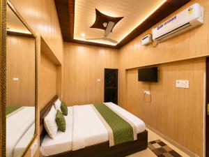 HOTEL VARANASI DV - Near Shree Kashi Vishwanath Temple