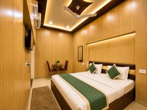 HOTEL VARANASI DV - Near Shree Kashi Vishwanath Temple