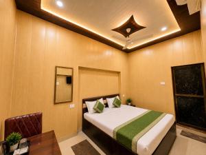 HOTEL VARANASI DV - Near Shree Kashi Vishwanath Temple