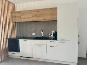 Emmas Riva-Dream relax - im Herzen von Riva del Garda mit Terrasse, WLAN, Garage und 3 Citybikes