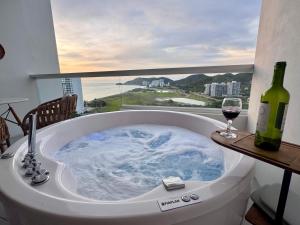 Suite con Jacuzzi y Hermosa Vista al Mar