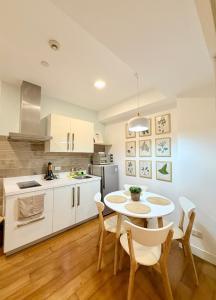 Modern 1BR Staycation in Acqua Private Residences