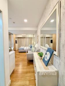 Modern 1BR Staycation in Acqua Private Residences