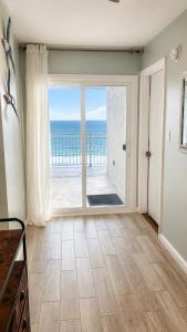 Oceanfront Bliss, Top Floor, 2BR, Indoor Pool & Hot Tub, Free Parking, Elevators