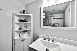Oceanfront Bliss, Top Floor, 2BR, Indoor Pool & Hot Tub, Free Parking, Elevators