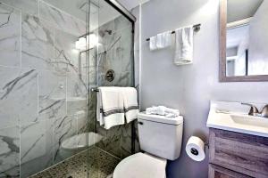 Oceanfront Bliss, Top Floor, 2BR, Indoor Pool & Hot Tub, Free Parking, Elevators
