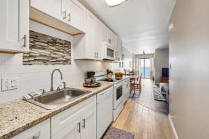 Oceanfront Bliss, Top Floor, 2BR, Indoor Pool & Hot Tub, Free Parking, Elevators