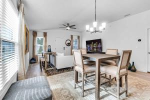 Cozy & Bright 2BR Patio Home - with Golf cart
