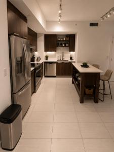 1BR Miami Brickell Experience FREE PARKING ROOFTOP POOL SPA