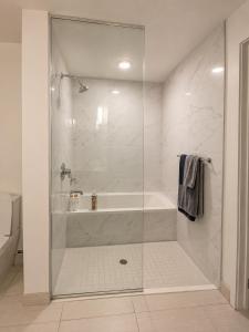 1BR Miami Brickell Experience FREE PARKING ROOFTOP POOL SPA