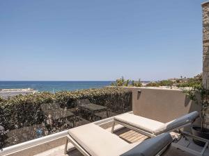 Lusol Seafront Villas - "Free" Heated Pools, 100m Sea