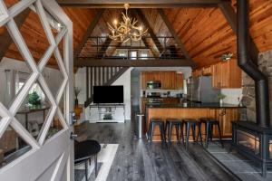 Hotevilla A-Frame Cabin with Wi-Fi & Pine Tree Views
