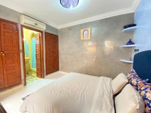 Riad Entier Au village touristique avec piscine