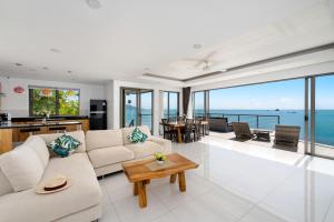 Villa Zacaria 180 Degree Seaview Beach access Breakfast included