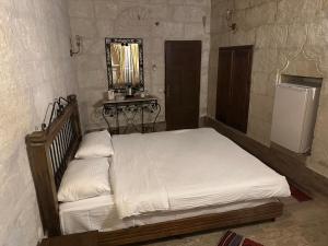 Leyla Cave House