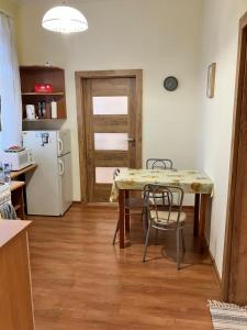 Cozy Entire Apartment on 1st Floor - Self Check-in