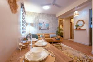 Pwani 2BR near Beach & City, AC, Pool & Fast WiFi