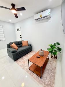 7 on Central - Modern 1br 1bth Apt in Kingston