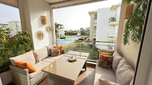 Appartement moderne 2 chambres à louer dans une résidence balnéaire CASABAY à Sidi Rahal - 4 piscines, vue piscine et accès direct à la plage