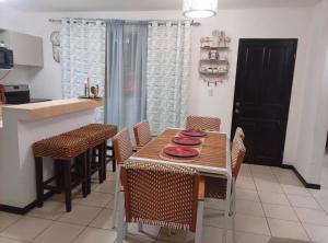 Casa en playa Herradura con piscina
