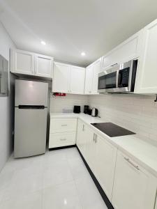 7 on Central - Modern 1br 1bth Apt in Kingston
