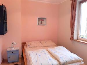 Holiday villa with a garden, close to the lake
