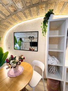 Monicas Quiet Apartment
