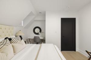 Elegant Parkdale 2BR 2 King Beds Sleeps 6