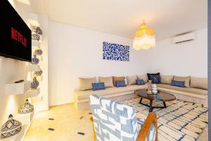 Riad Tamila - Luxurious Kasbah Gem, Pool, Free Breakfast, Housekeeping