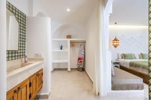 Riad Tamila - Luxurious Kasbah Gem, Pool, Free Breakfast, Housekeeping