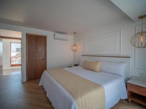 Six Hotel Guadalajara Degollado