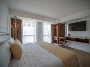 Six Hotel Guadalajara Degollado