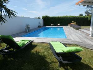 B&B / Chambres d'hotes Villa Coloniale : Chambre Lit Queen-Size - Vue sur Piscine