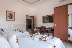 Luxury 4BR Villa with Private Pool Near Lovina Beach