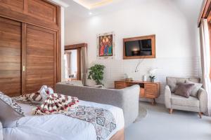 Luxury 4BR Villa with Private Pool Near Lovina Beach