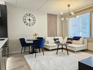LuxCityhome 300m metro with glass balcony