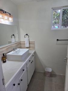 Hy-De-Way 3BR Near Miami Beach Oistins