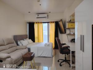 One Bed with Free GYM, Pool and WiFi in Makati City
