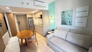 Blend Marista Luxo! Ar no quarto e na sala! Cozinha pra Café da manhã ou buffet na mesma torre! Restaurante em frente e Empório Prime na esquina!