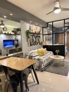 Shell Residences Multiple Room MOA & NAIA - Zeth Place