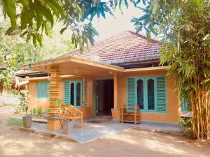 Funky Monkey Surfhostel Hiriketiya