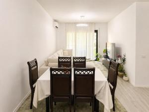 Ami Modern 2BR Apartment
