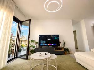 Ami Modern 2BR Apartment