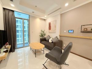Landmark Cozy Designer Home with Plush Bed and Sofa Bed