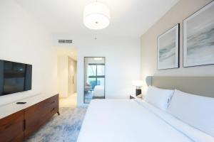Bloomfields 3BR plus Maids in The Address Beach Resort