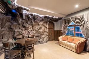 The Castle Pratumnak Hill Pattaya 6 Bedroom